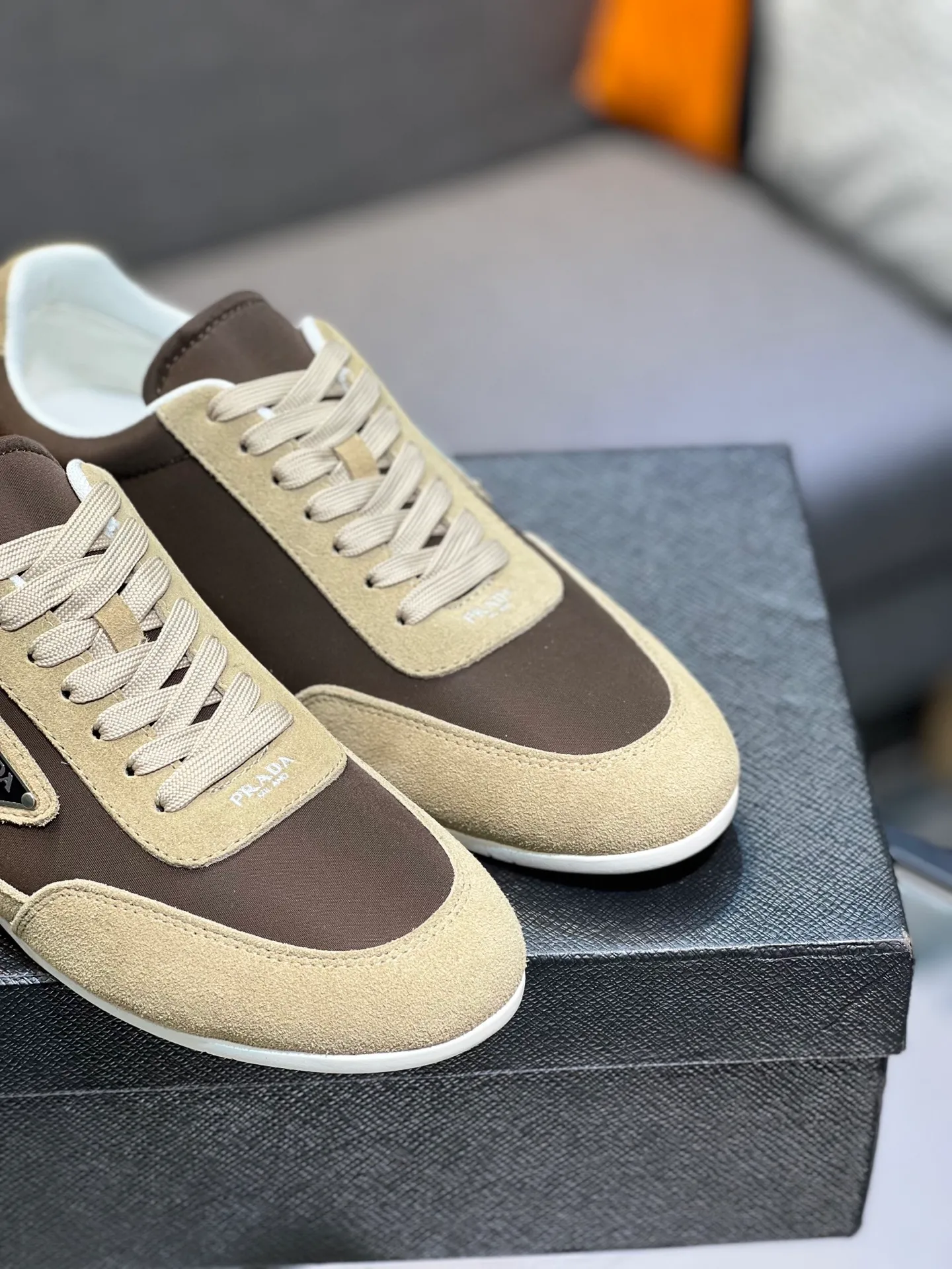 Men's shoes 💰440 PRADA (Prada) uses original cow suede, genuine leather lining, original foam wear-resistant soft outsole, casual sports version, young fashion, European and American trend, British style, actual picture color. Standard code: Men’s size 38/44 (45 can be customized)
